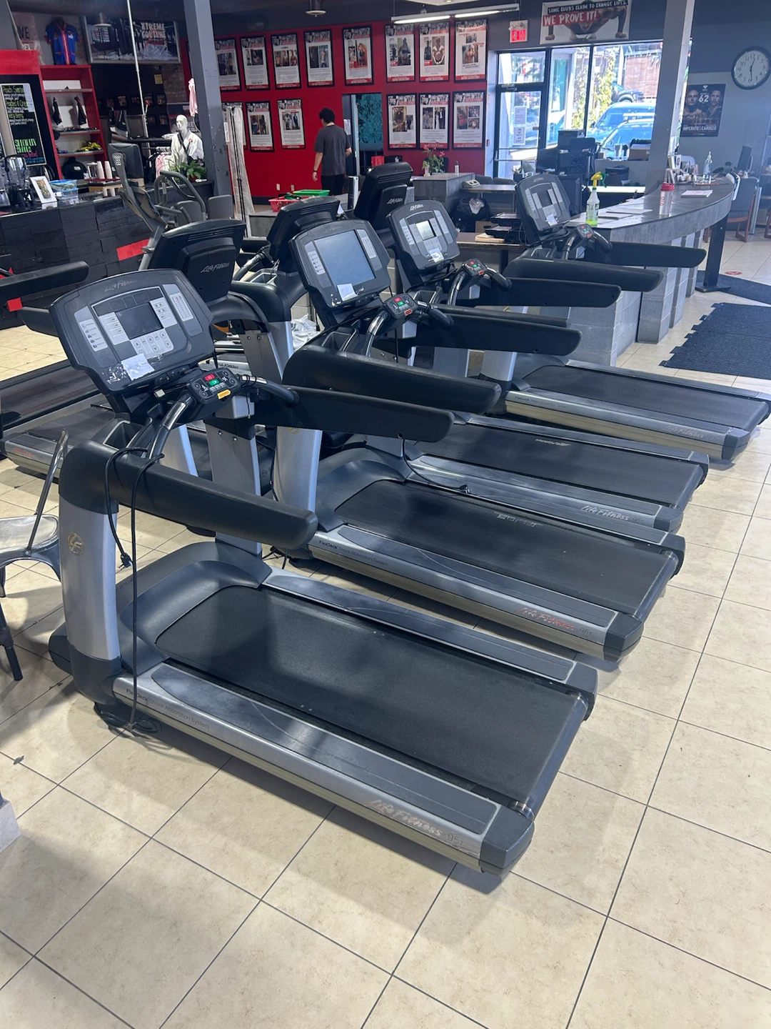 Life Fitness 95T Treadmill - photo 3