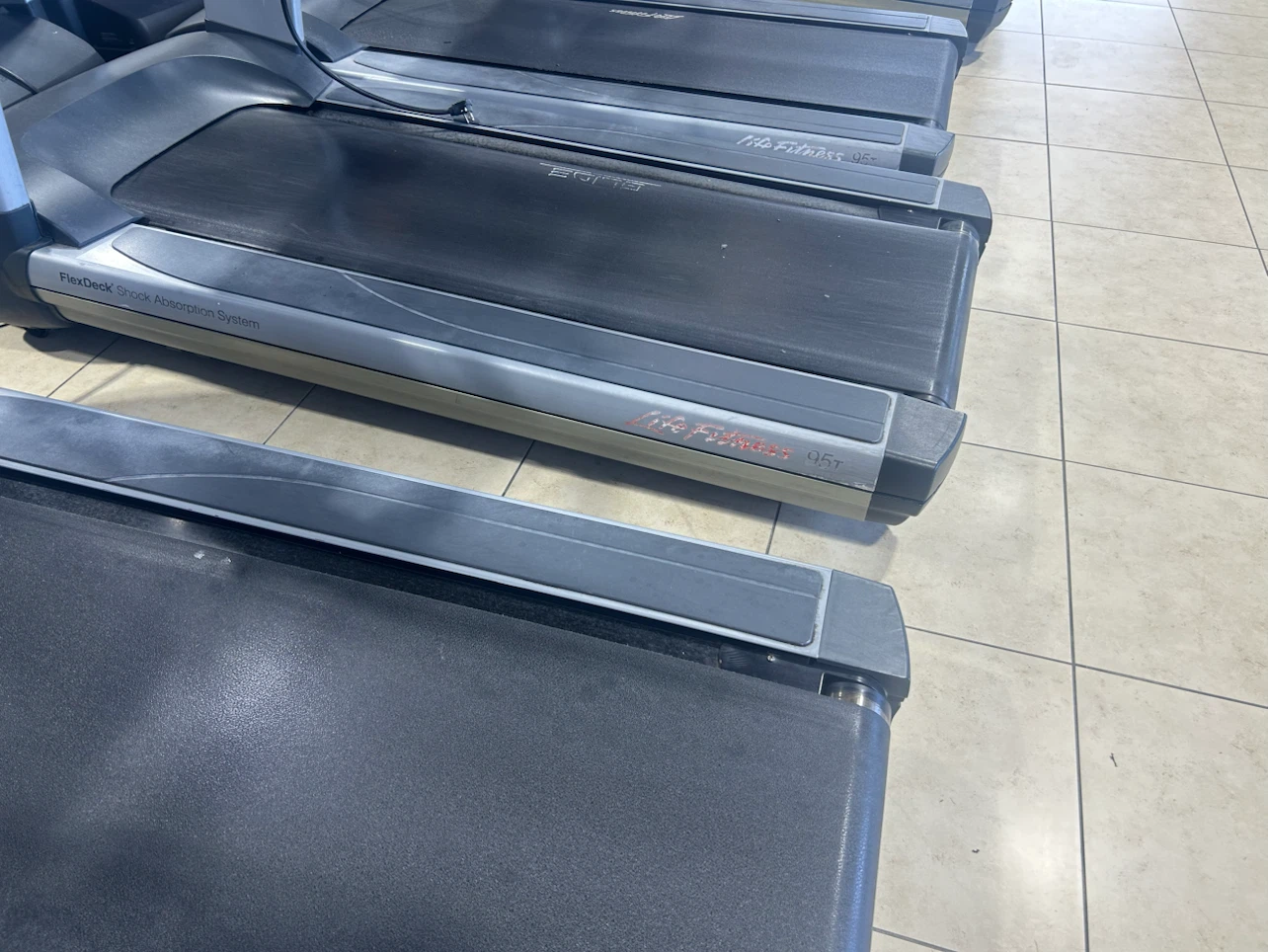 Life Fitness 95T Treadmill - photo 5