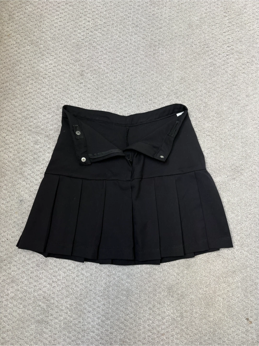 H&M Black Pleated Skirt