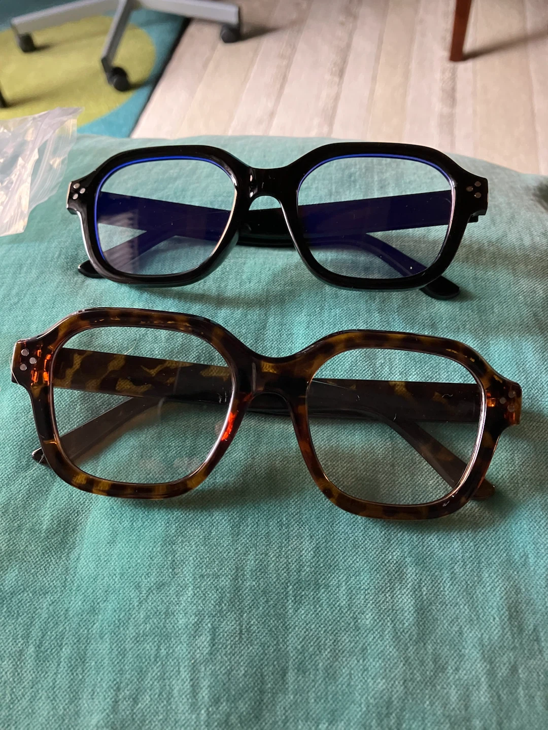 2 Pairs of Fashion Eyeglasses - Black and Tortoise