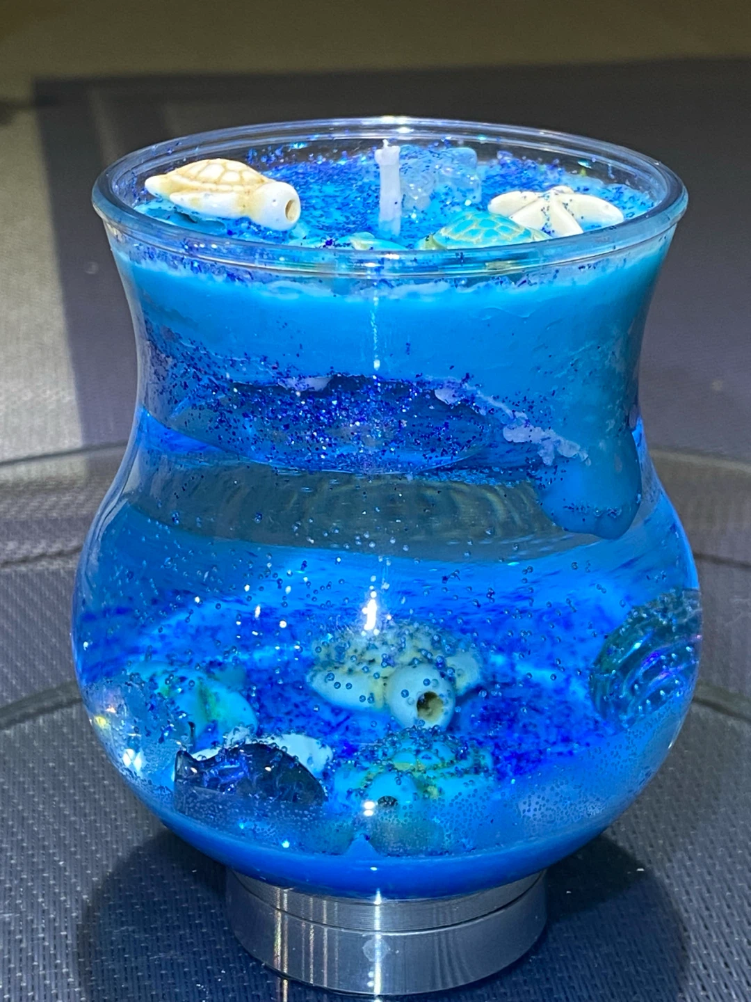 Handcrafted aquarium-themed candle in a glass container - photo 4