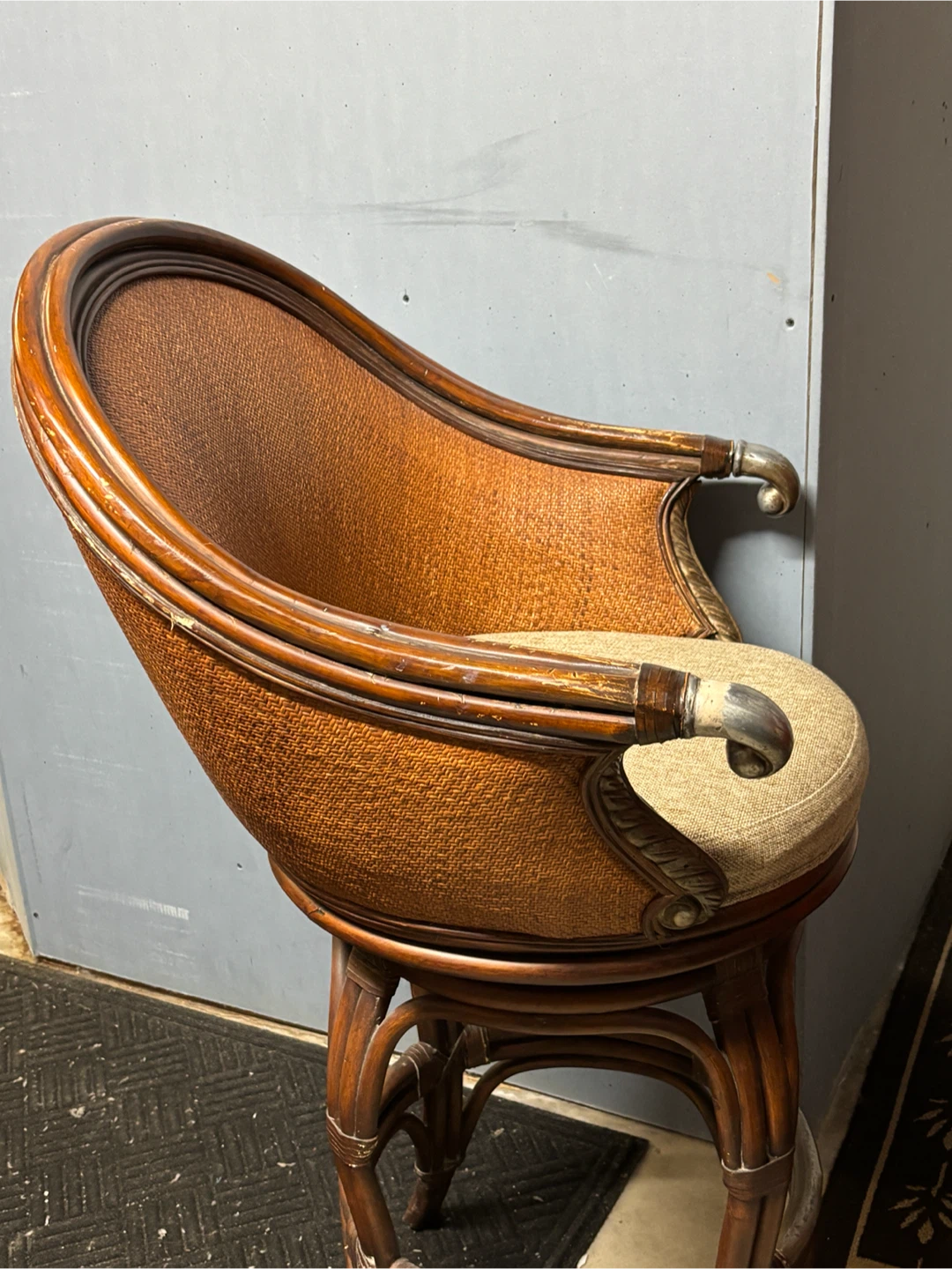 Swivel High Chair