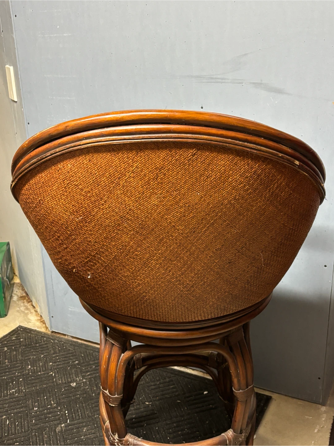 Swivel High Chair - photo 2