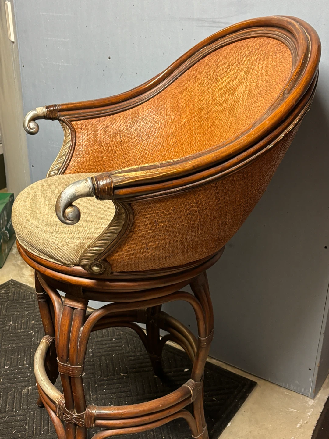 Swivel High Chair - photo 4