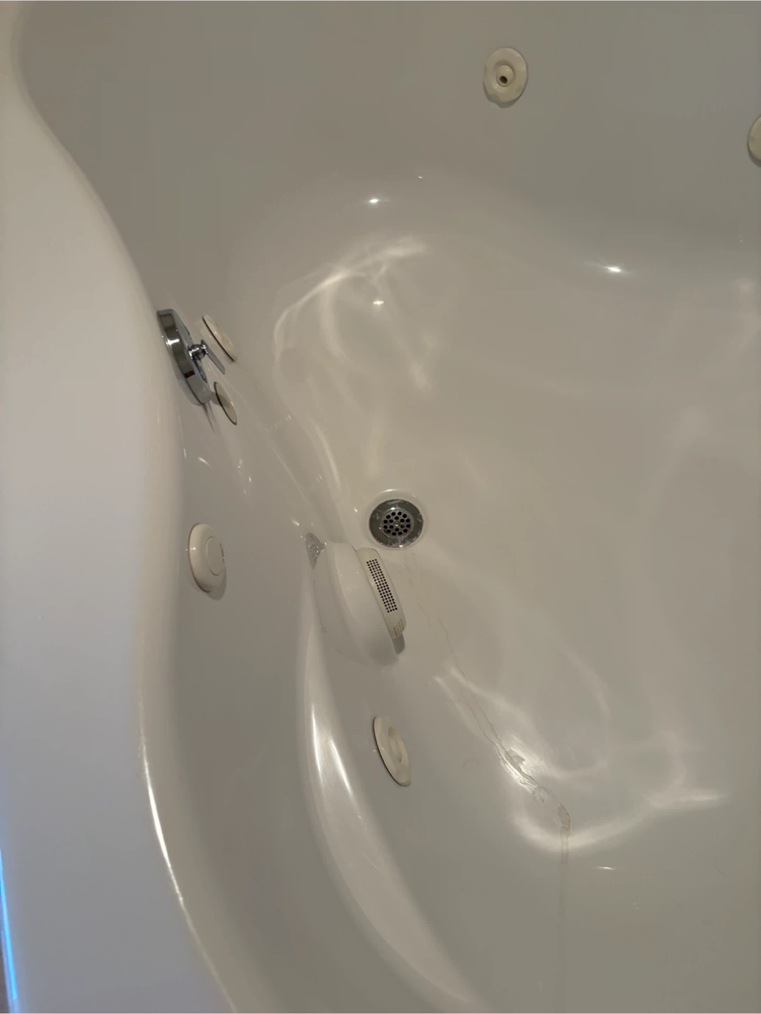 Kohler Corner Jetted Bathtub 53” X 53” - photo 2