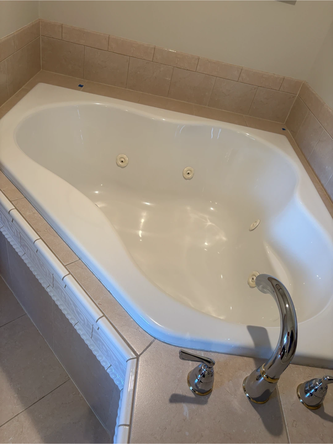 Kohler Corner Jetted Bathtub 53” X 53” - photo 4
