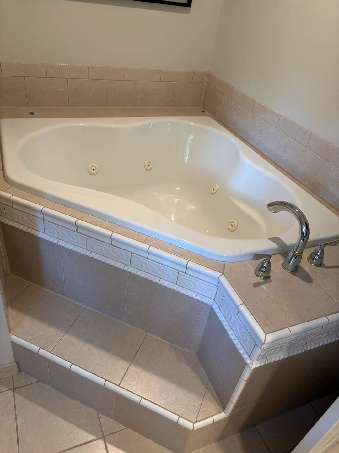 Kohler Corner Jetted Bathtub 53” X 53” - photo 5