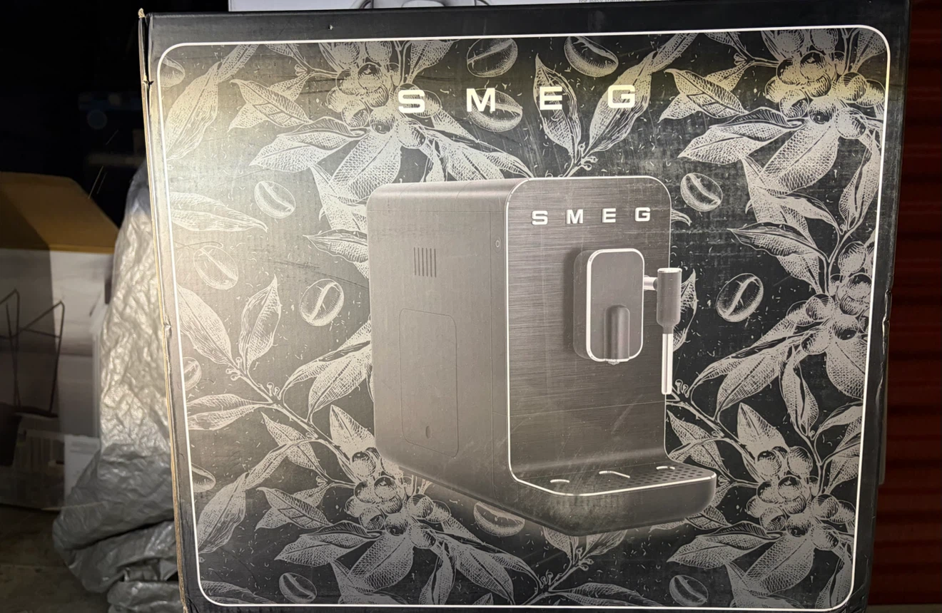 Smeg Fully Automatic Espresso Coffee Machine w/Milk Frother BNIB - photo 4