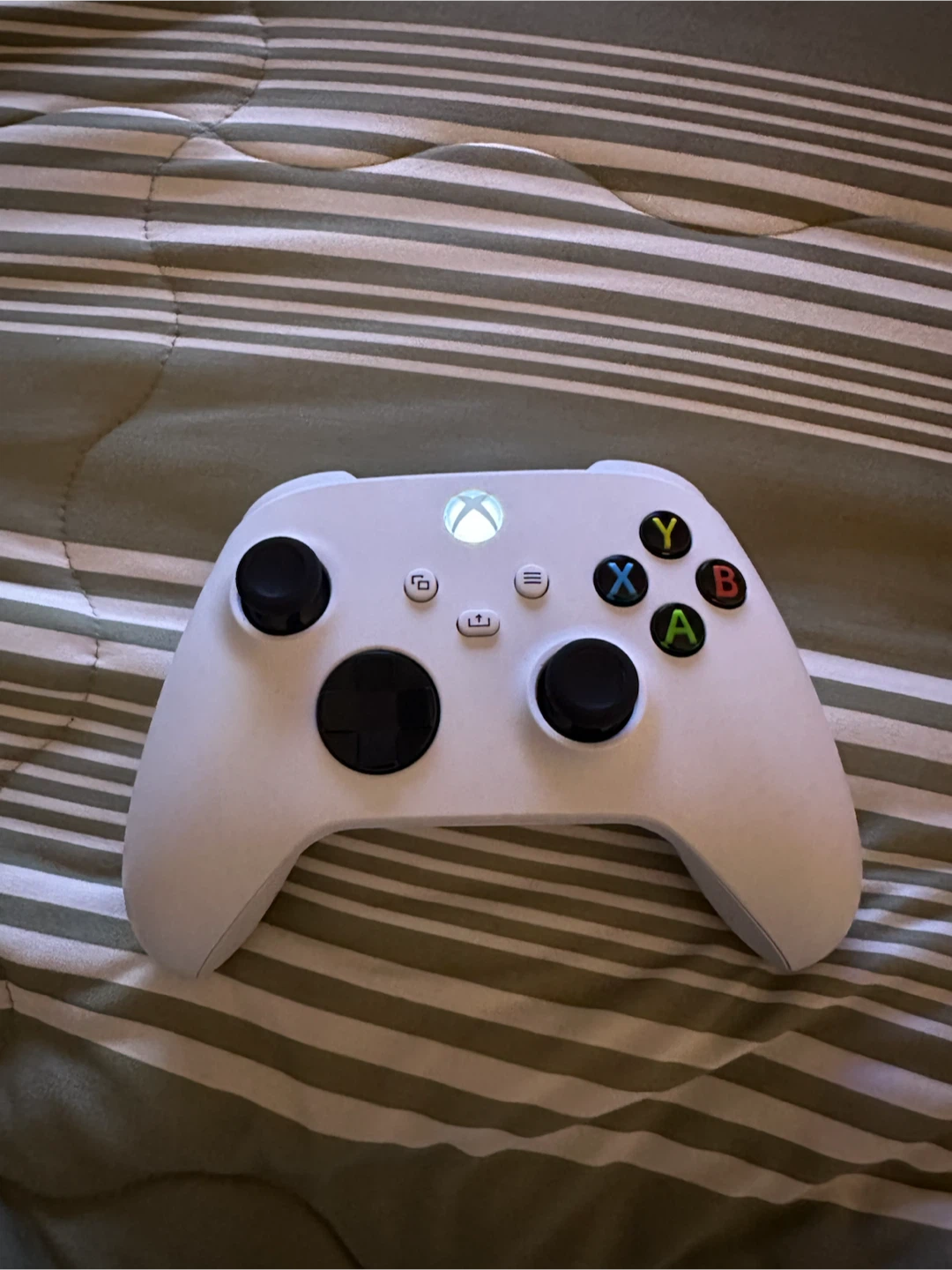 White Xbox Wireless Controller