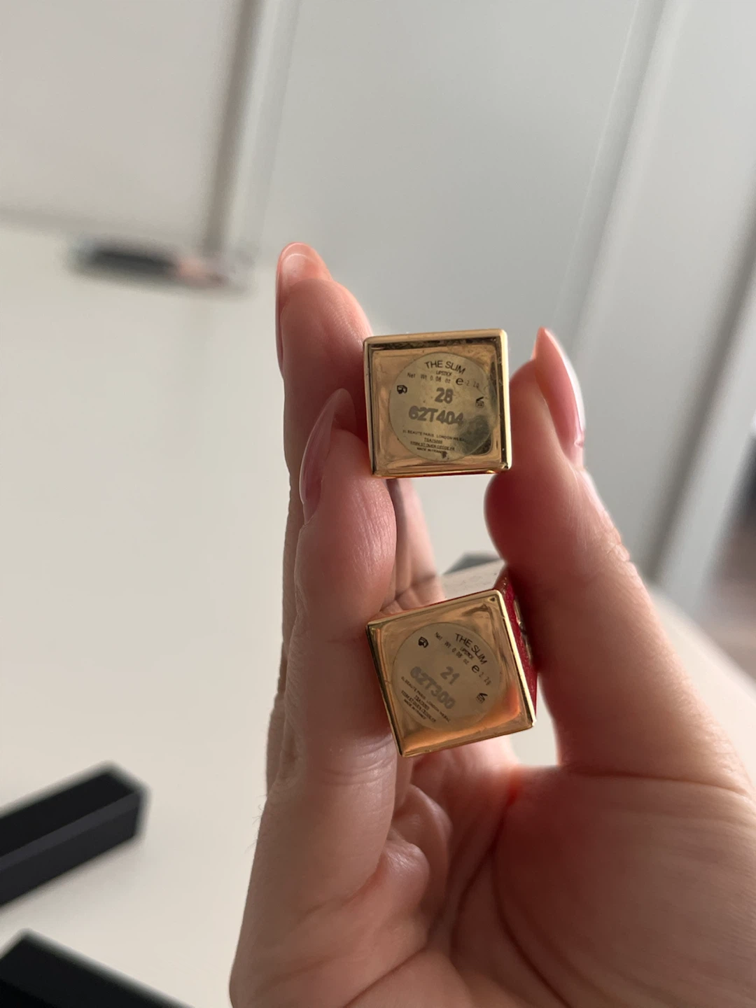 Yves Saint Laurent The Slim Lipstick 2 x Shades 21 & 28 - photo 2