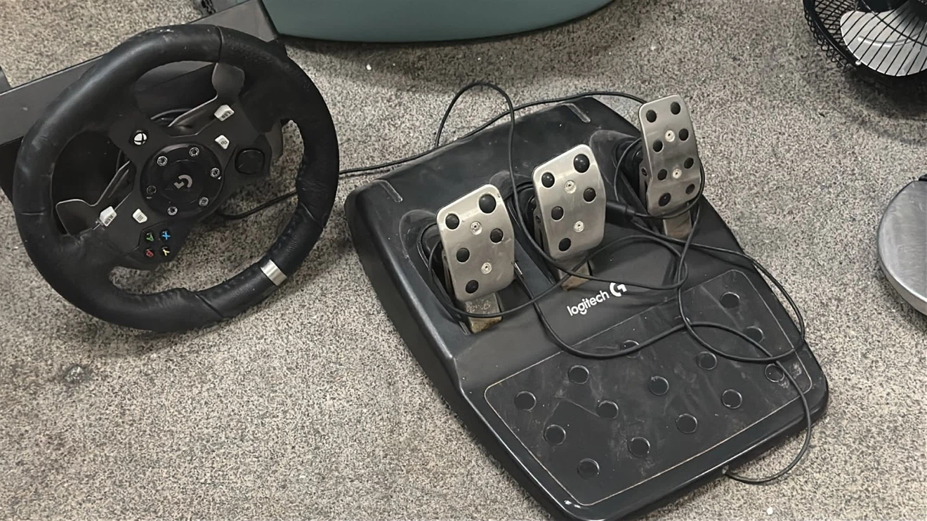 Logitech G920  Racing Wheel and Pedals