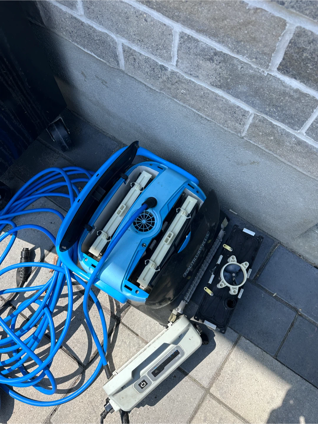 Dolphin Nautilus CC Plus Robotic Pool Cleaner - photo 3