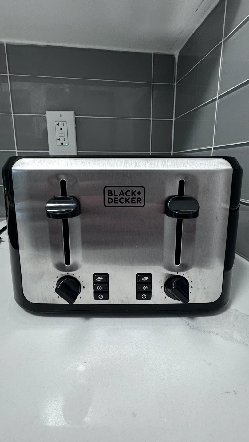 Black+Decker 4-Slice Toaster - Excellent Condition - photo 5
