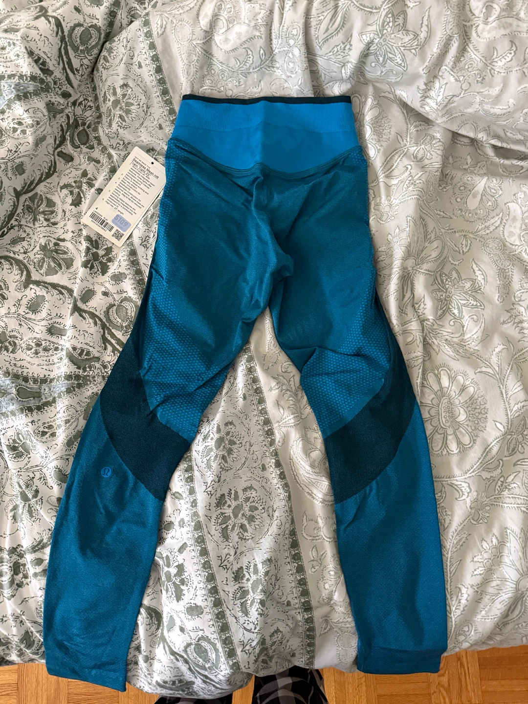 Lululemon Seamless Mesh HR Train Tights 25" - Size 4 - photo 2