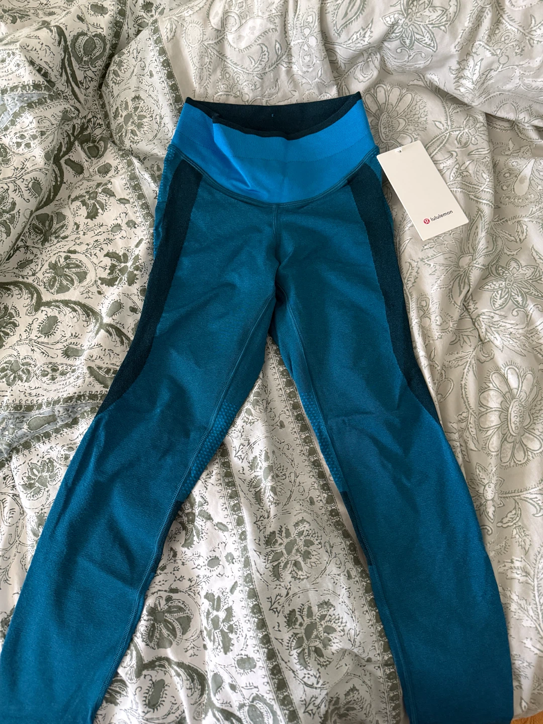Lululemon Seamless Mesh HR Train Tights 25" - Size 4