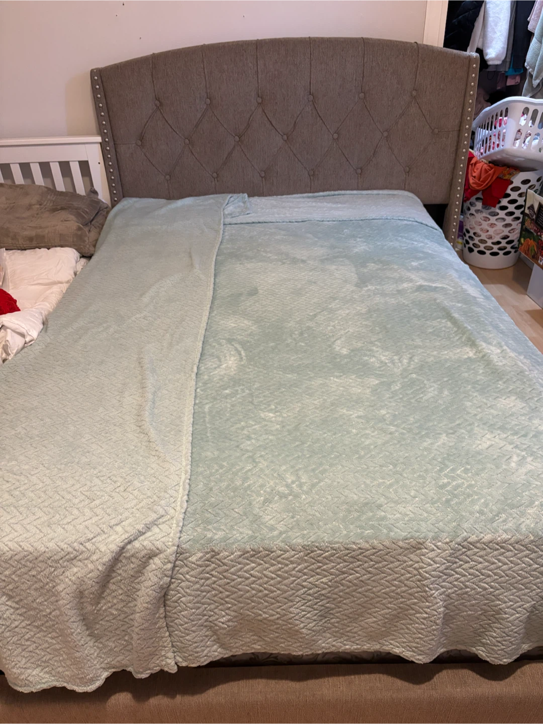 Upholstered Tufted Headboard - photo 3