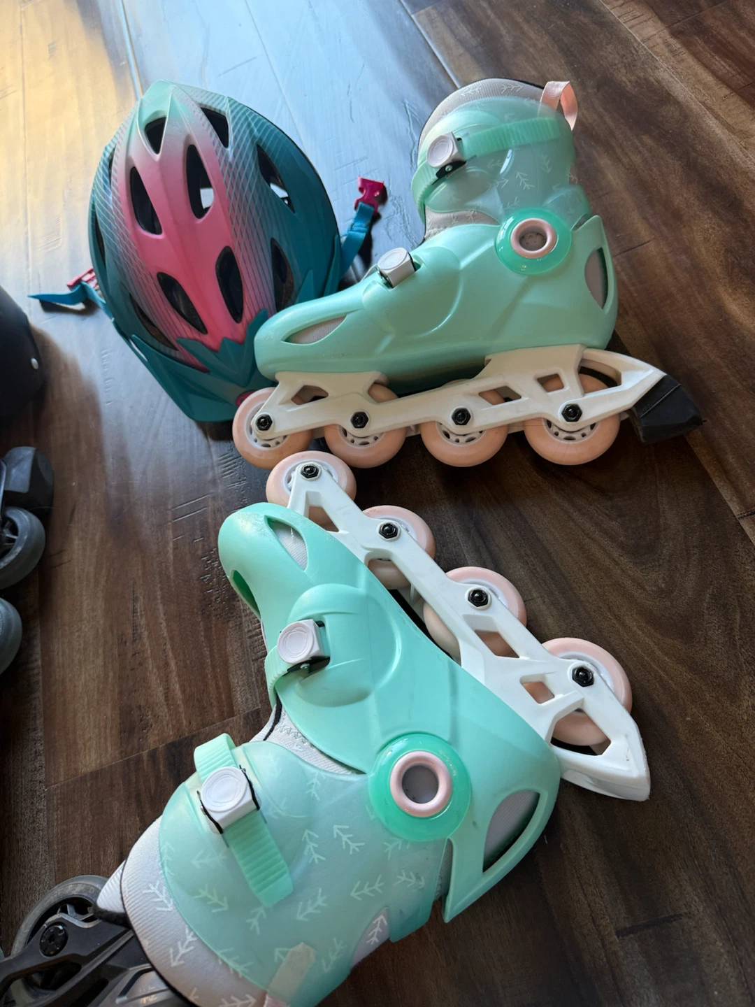 2 Rollerblade Inline Skates and Helmet Set - photo 2