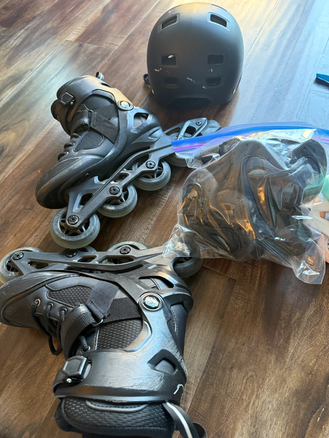 2 Rollerblade Inline Skates and Helmet Set - photo 3