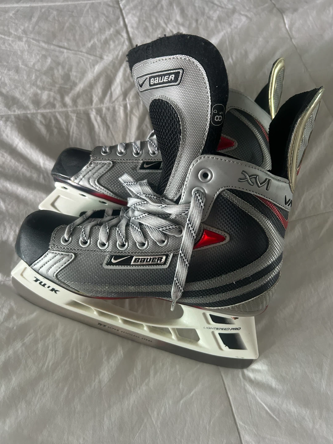 Bauer Vapor XVI Hockey Skates Size 8.5