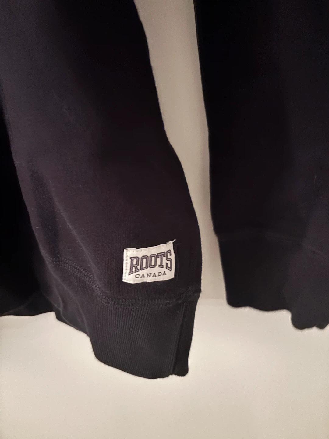 New - Roots Black Sweatshirt - photo 2