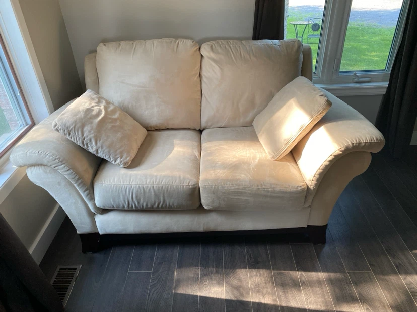 Lane Upholstery Cream Loveseat Sofa（CAN DELIVER)