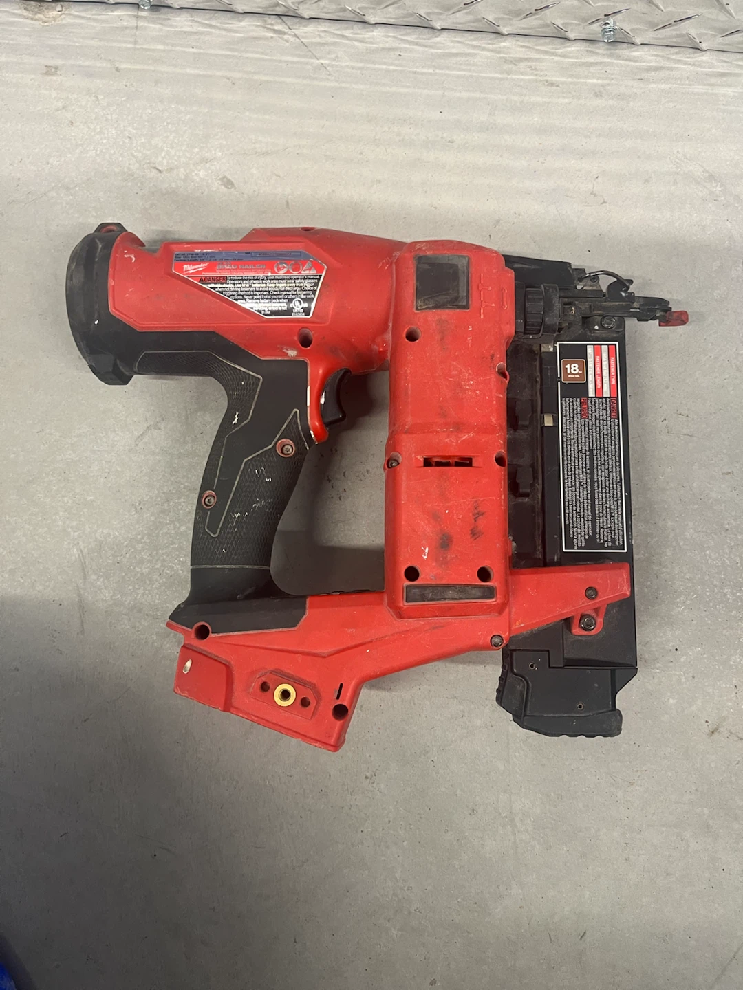 Milwaukee M18 FUEL 18-Gauge Brad Nailer - photo 2