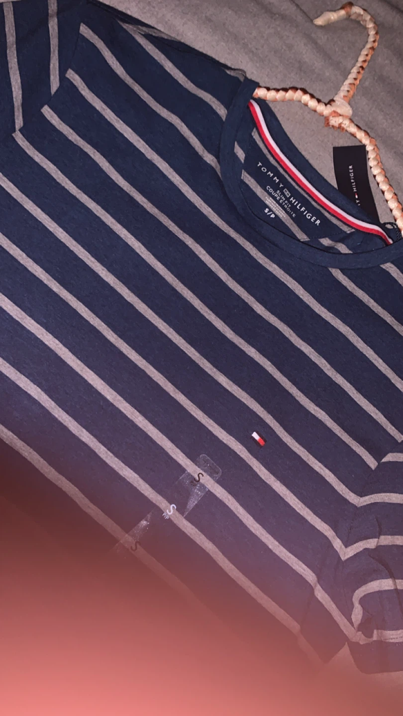 Three Tommy Hilfiger shirts - photo 2