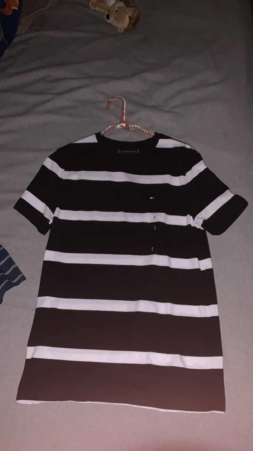 Three Tommy Hilfiger shirts - photo 3