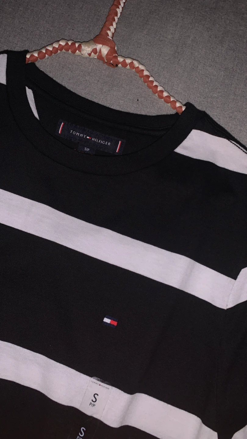 Three Tommy Hilfiger shirts - photo 4