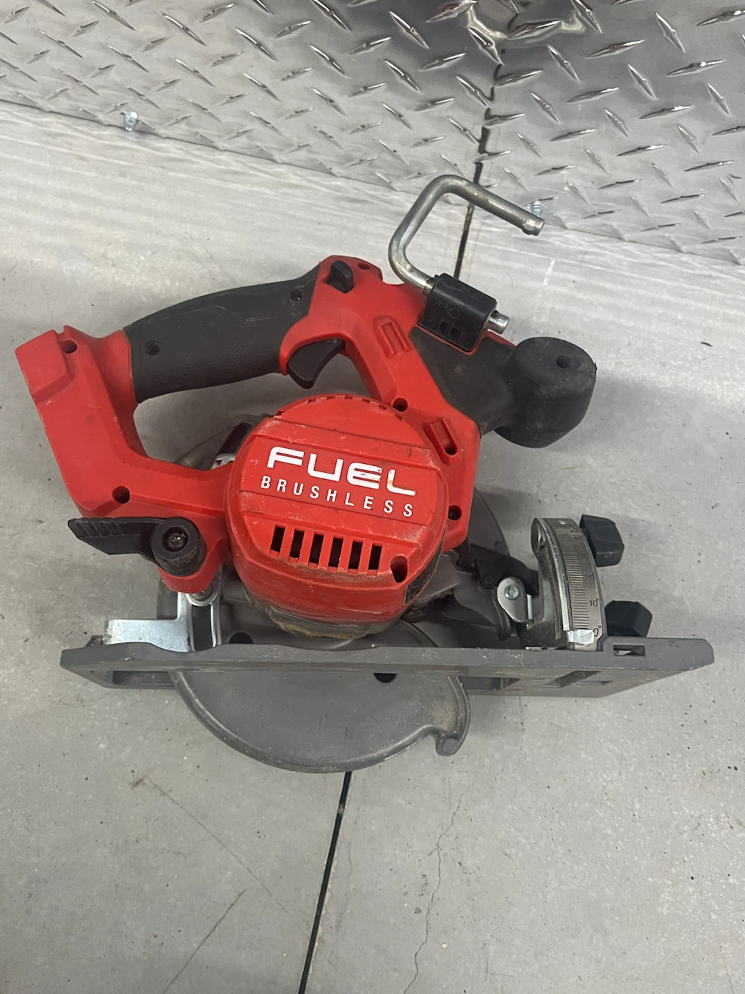 Milwaukee FUEL Brushless Circular Saw - photo 2