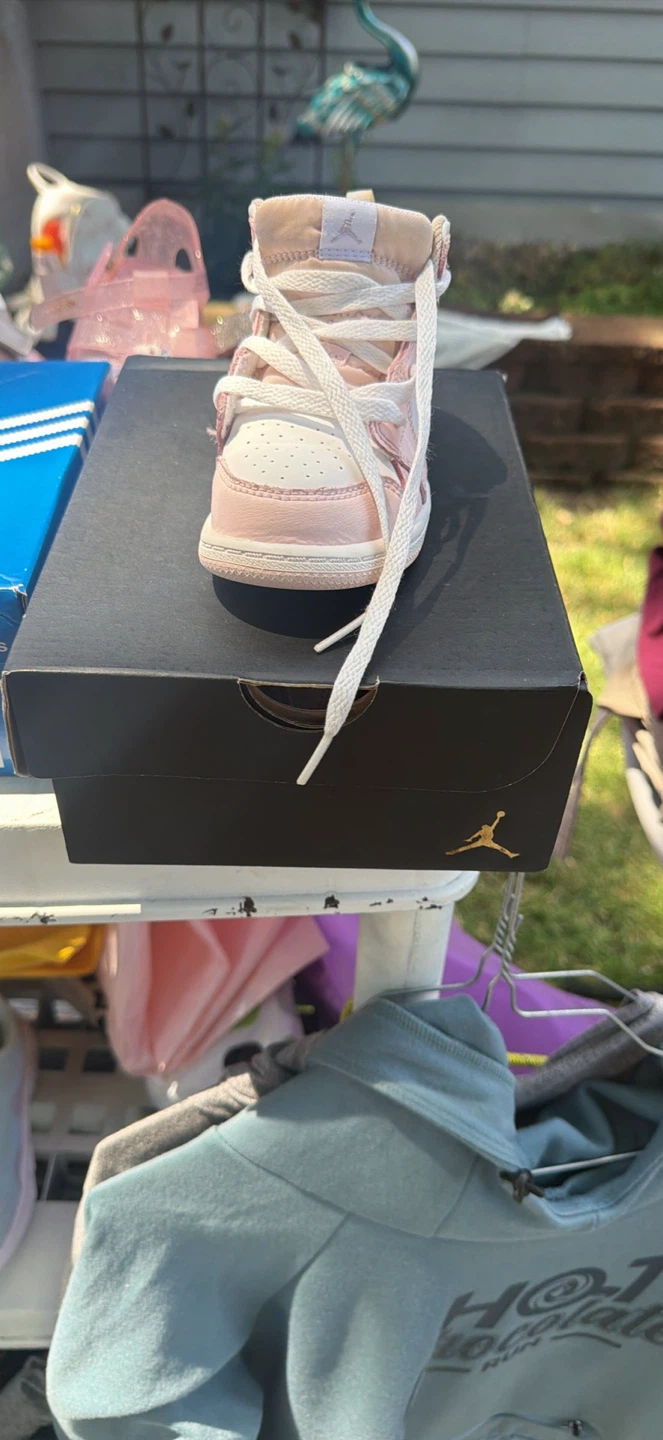 Tenía Jordan y adidas