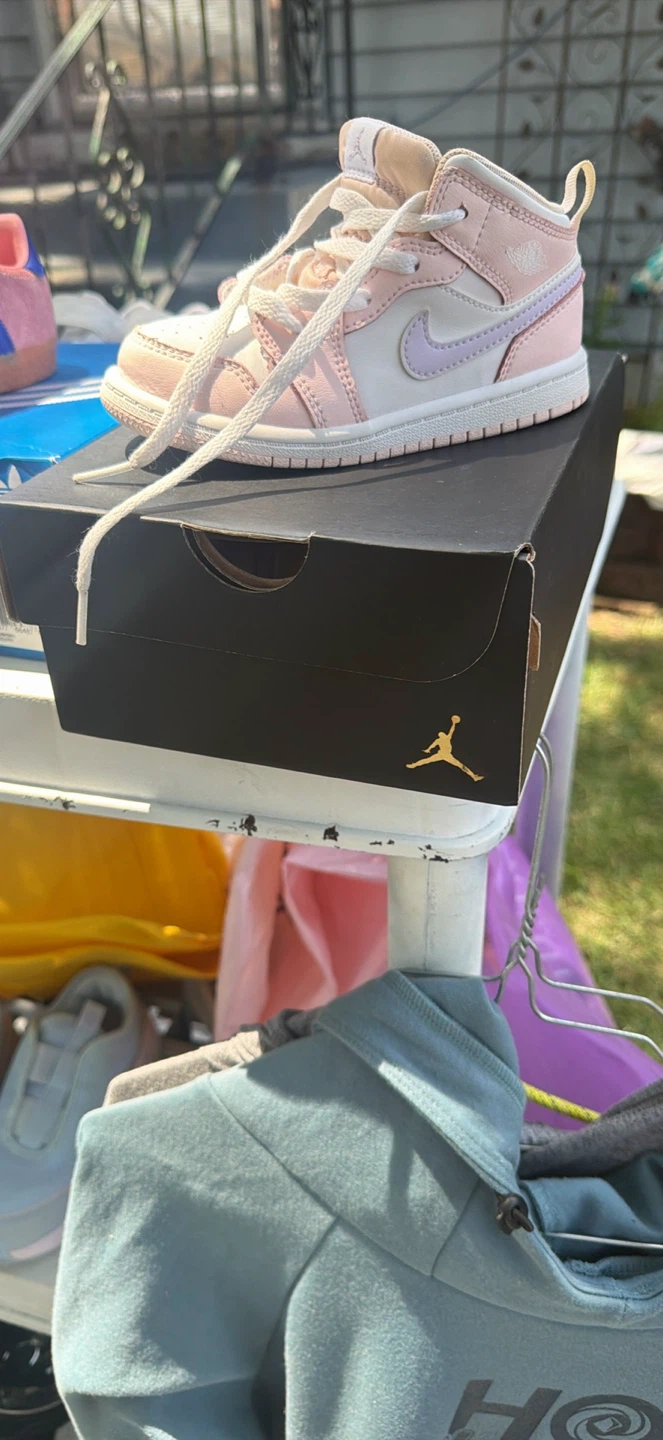 Tenía Jordan y adidas - photo 2