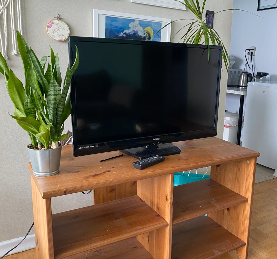 29-inch flatscreen TV with 2 HDMI ports - photo 2