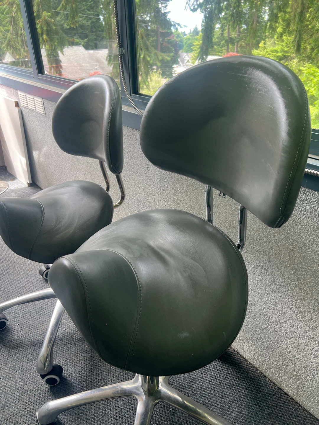 Grey Rolling Saddle Chair - photo 3