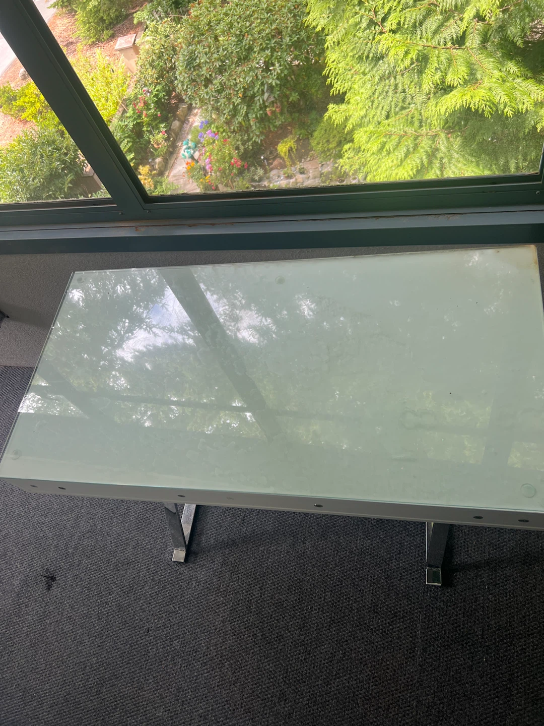 White nail desk with glass top and chrome legs - photo 2