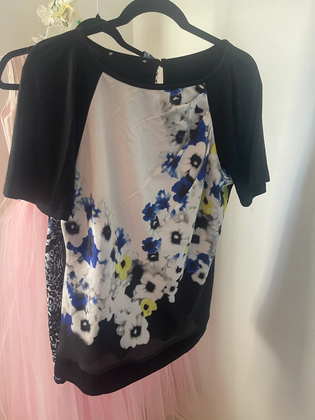 Black and Floral Print Top - photo 5