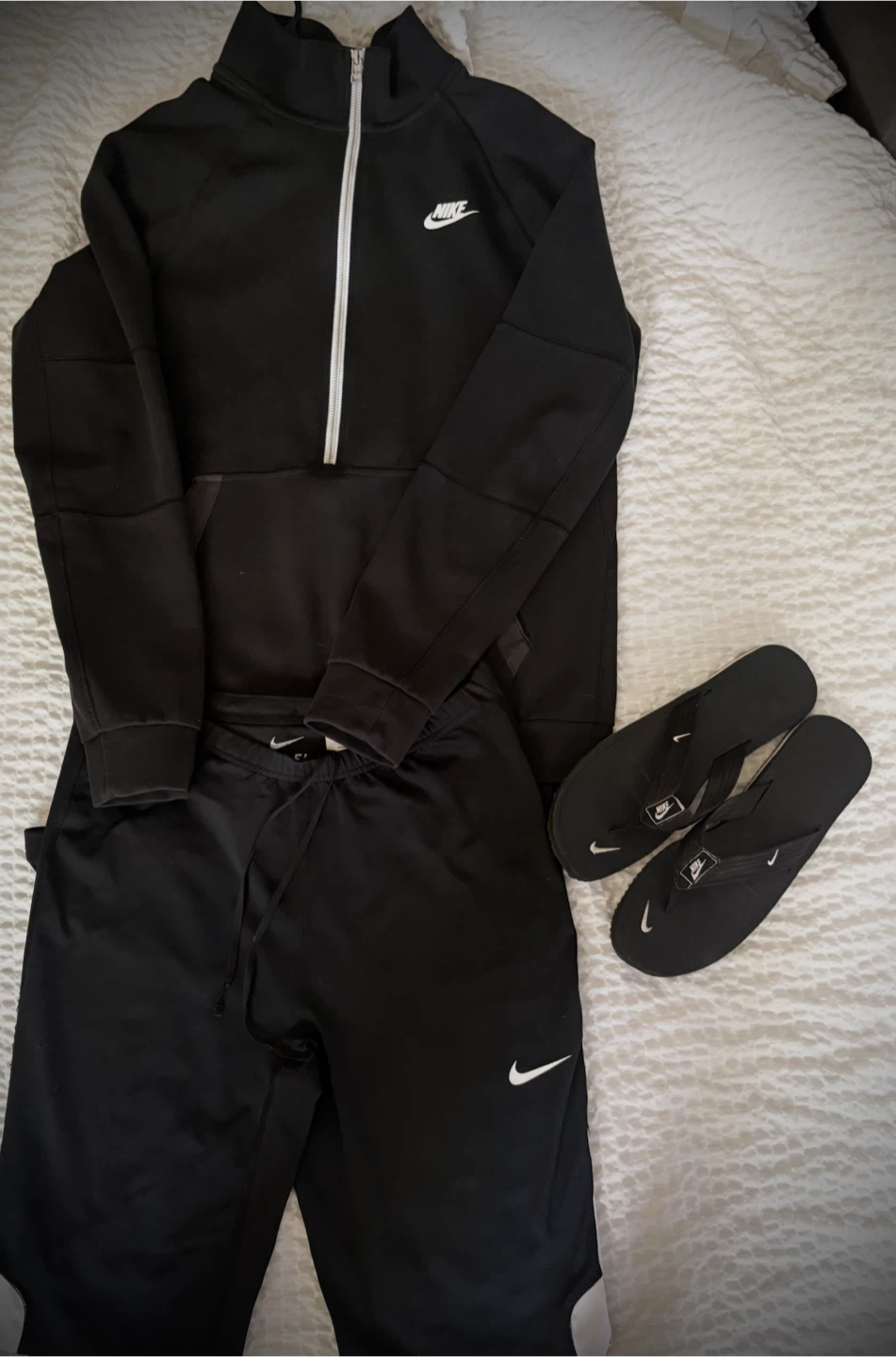 Nike ladies outfit with matching sandals! $35 for all!!