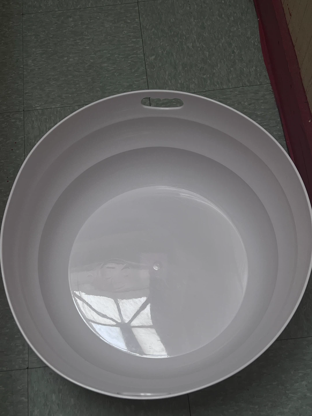White Plastic tub