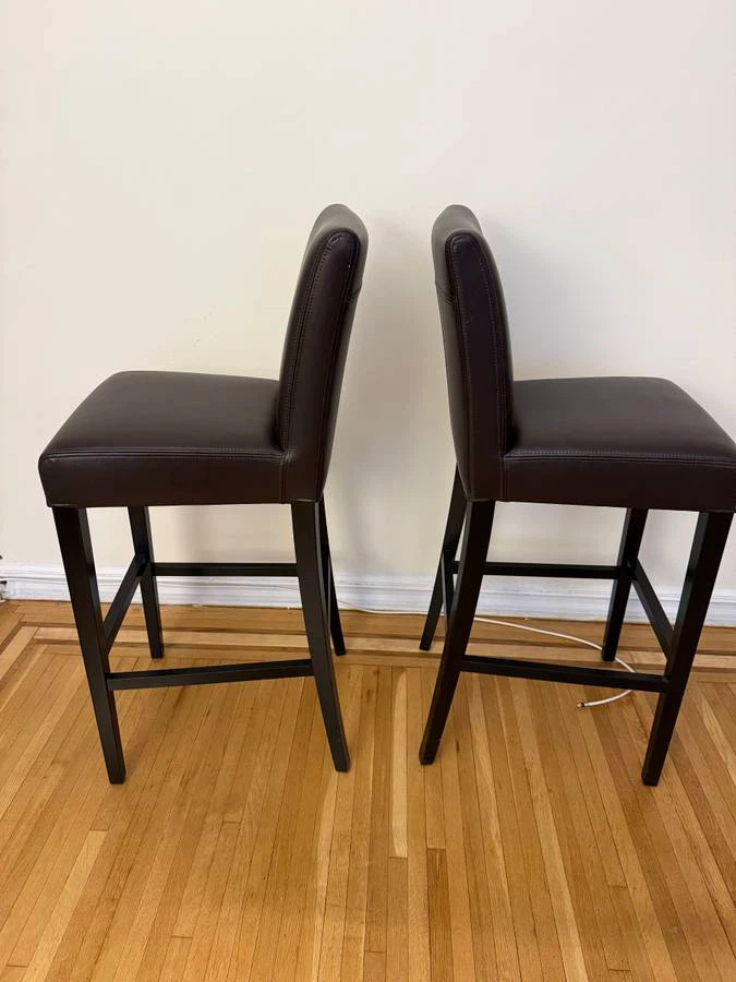 For sale: 2 Crate & Barrel Lowe bar stools in chocolate leather - photo 2