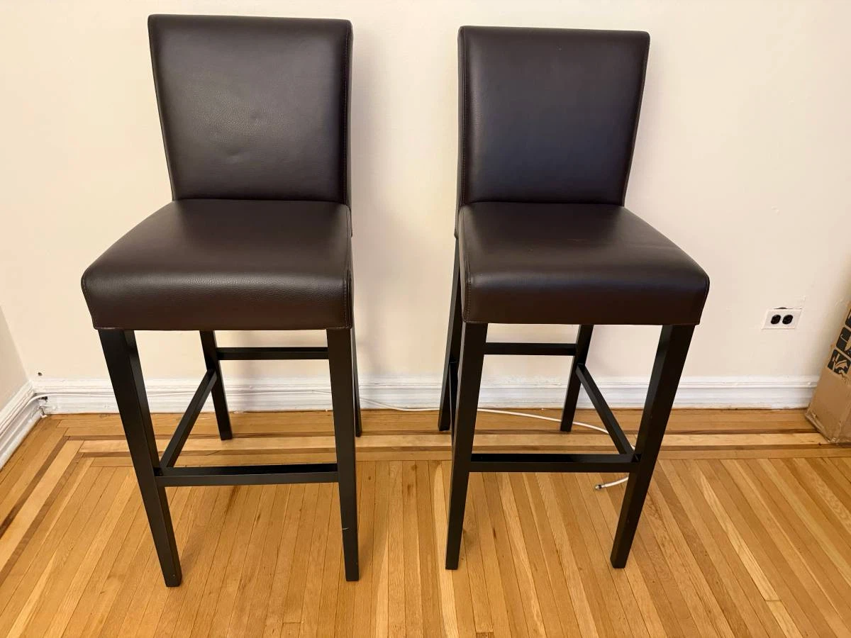 For sale: 2 Crate & Barrel Lowe bar stools in chocolate leather - photo 4