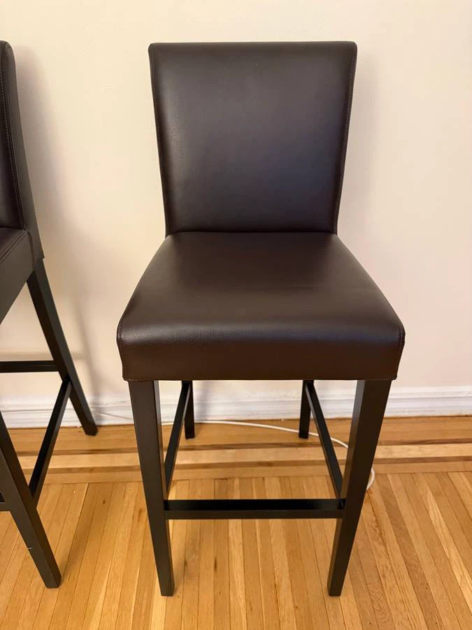 For sale: 2 Crate & Barrel Lowe bar stools in chocolate leather - photo 5