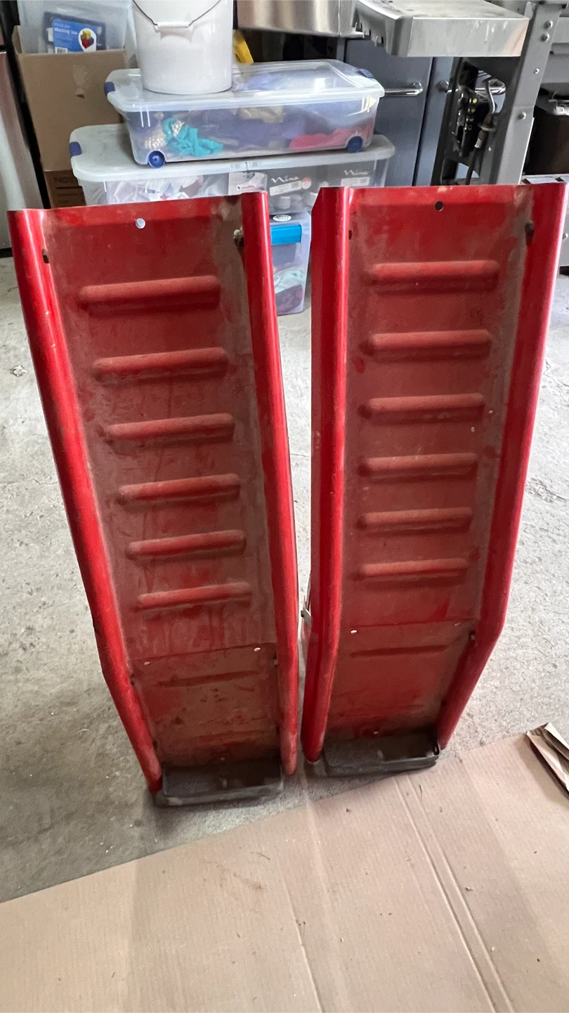 Red Metal Car Ramps (Pair)