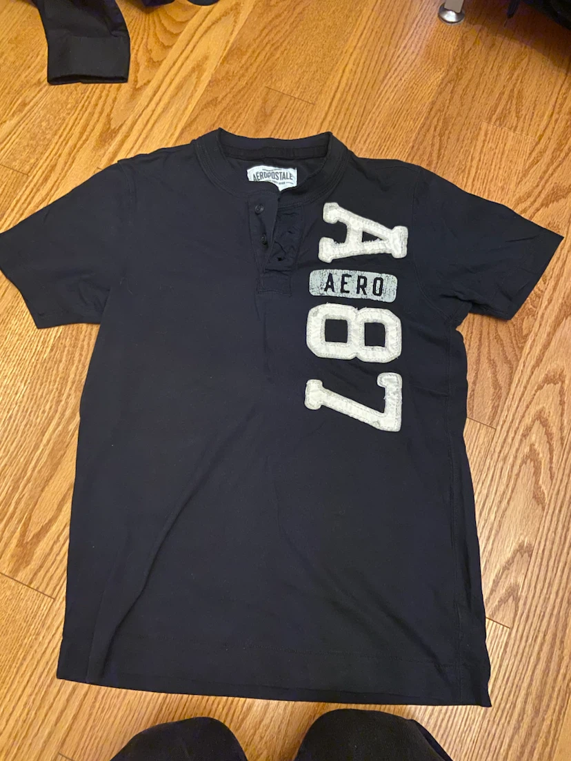 Aeropostale Black T-Shirt medium