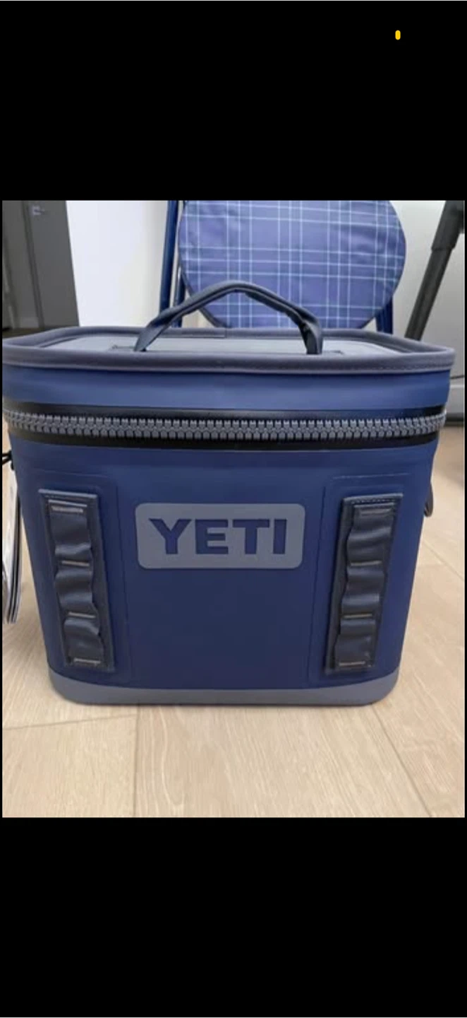Yeti Hopper Flip 8 Navy Cooler BNWT