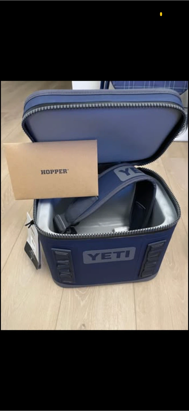 Yeti Hopper Flip 8 Navy Cooler BNWT - photo 3