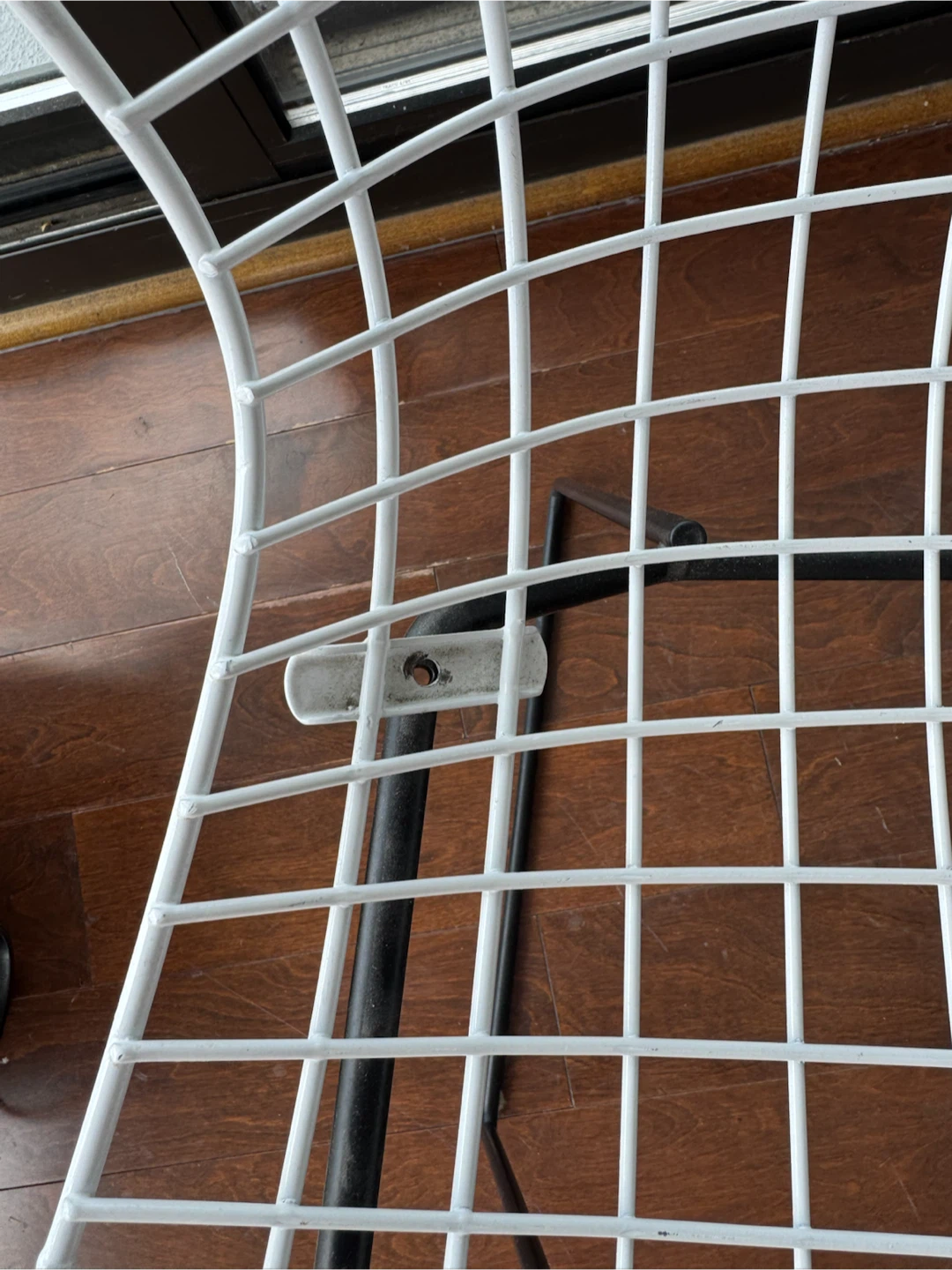 White Wire Grid Chair - photo 2