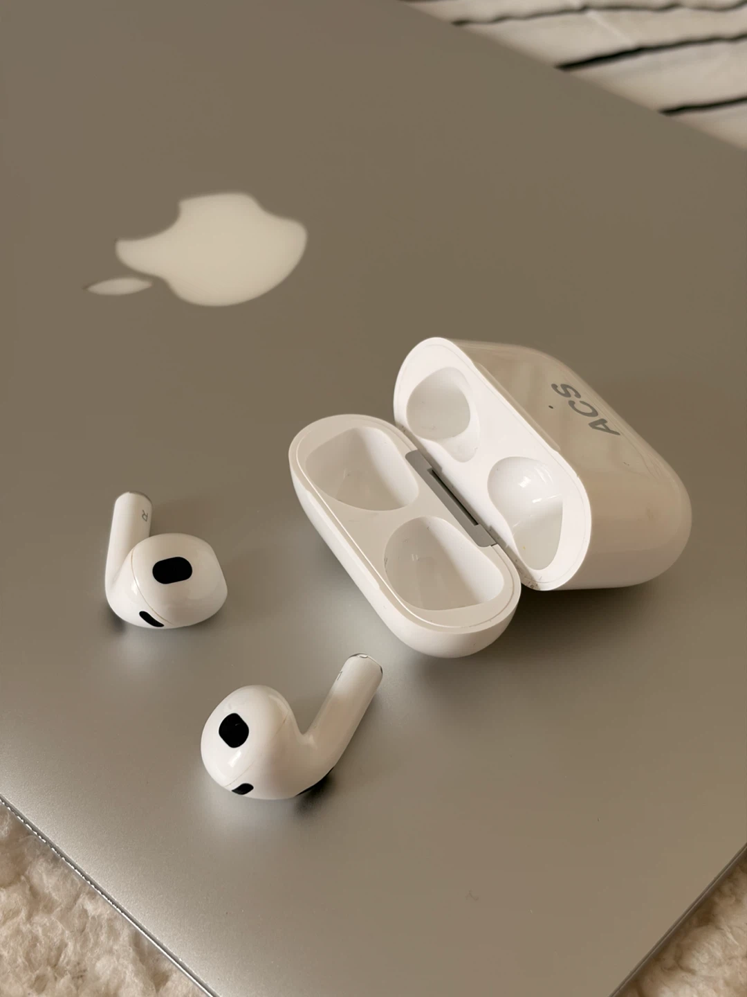 Apple AirPods (3rd generation) with MagSafe Charging Case