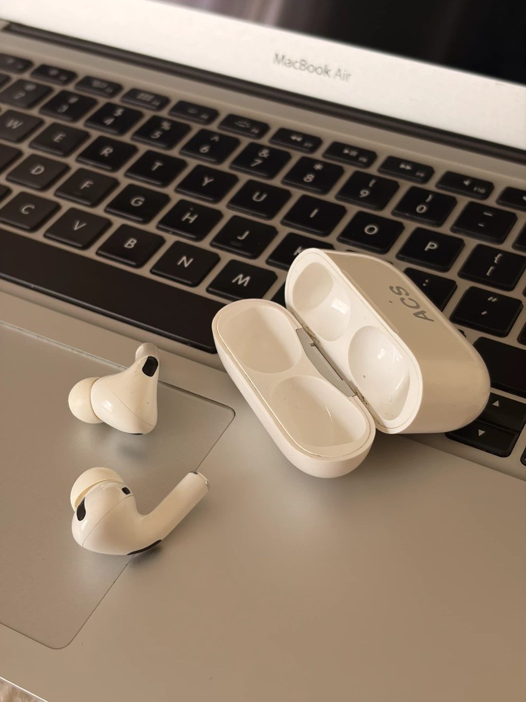 AirPods Pro (1st generation) with Charging Case