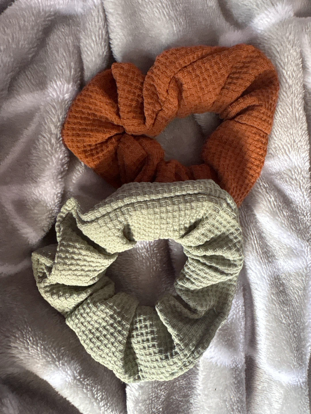 2 Scrunchies