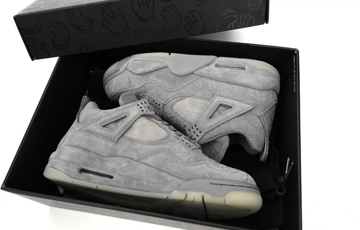 Air Jordan 4 Retro KAWS